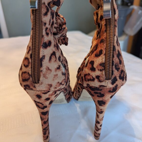 Lace-Up Leopard Print Sandals - Picture 5 of 10